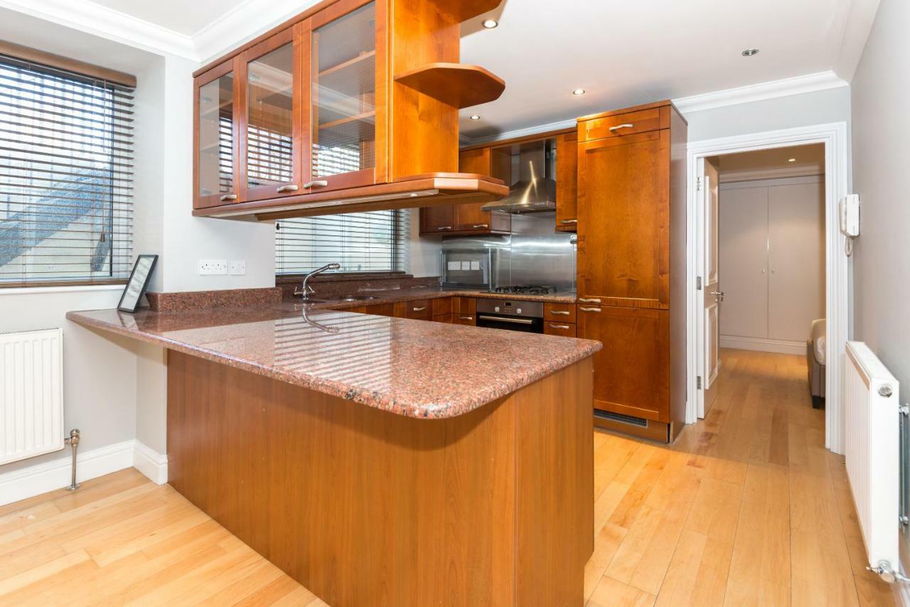 One Bedroom Hyde Park Apartment London Bagian luar foto