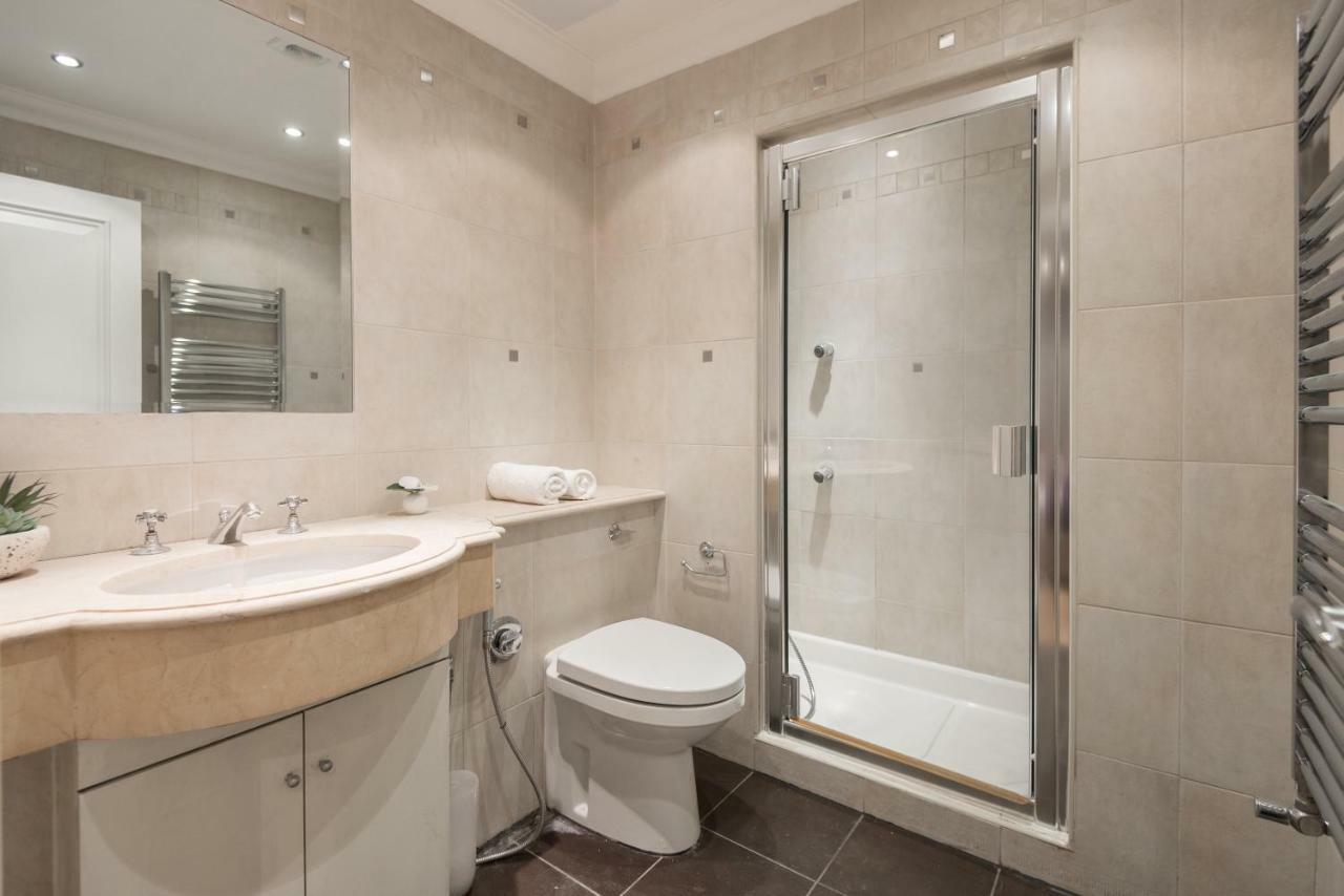 One Bedroom Hyde Park Apartment London Bagian luar foto